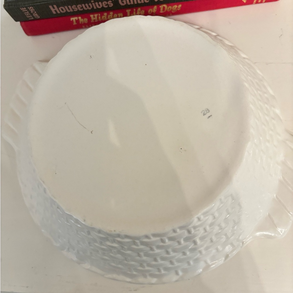 Vintage Metlox Poppytrail Daisy Serving Bowl Basket Weave Pattern - Picture 3 of 4